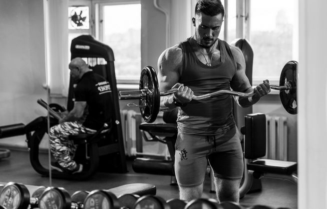 Se ofrecen cursos de esteroides para aumentar la fuerza en gimnasios locales